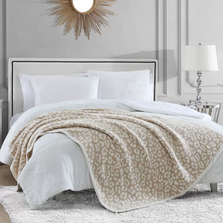 Juicy Couture Leopard-Trykkteppe> Kaste Tepper